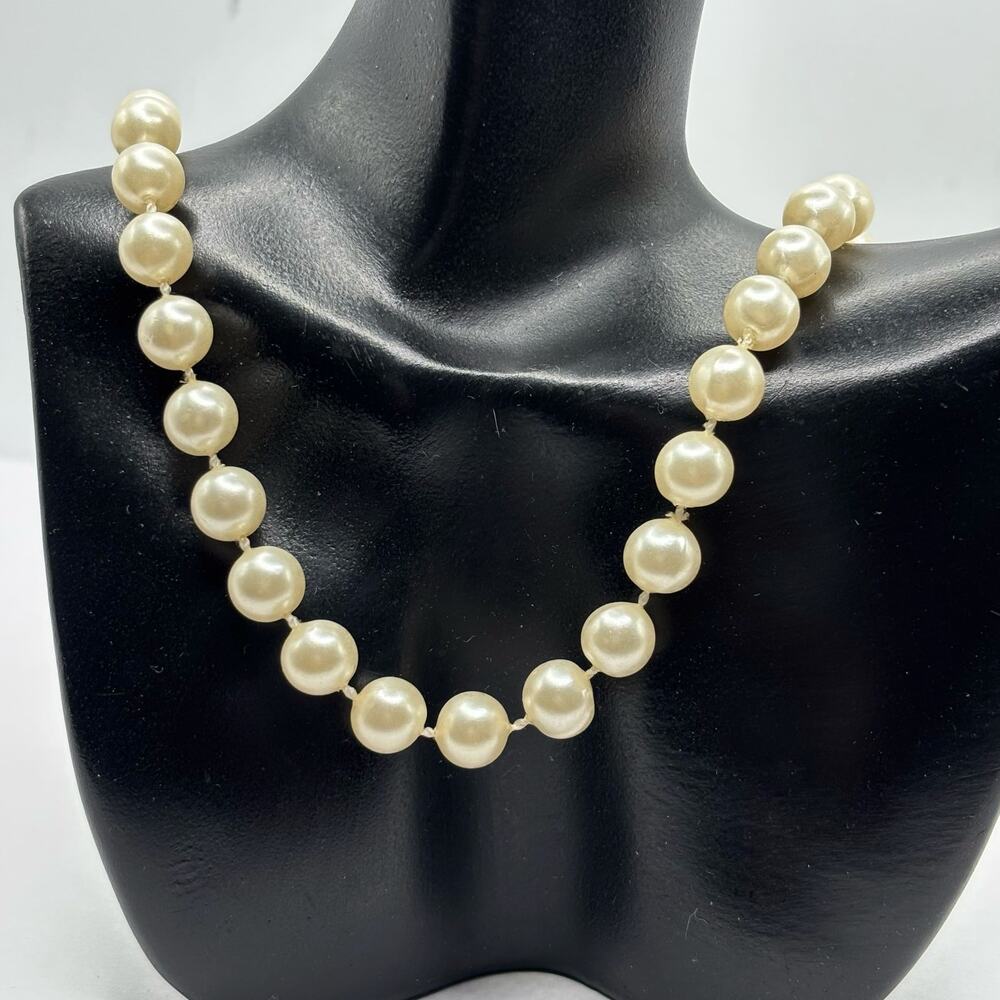 Vintage Cream Pearl Necklace